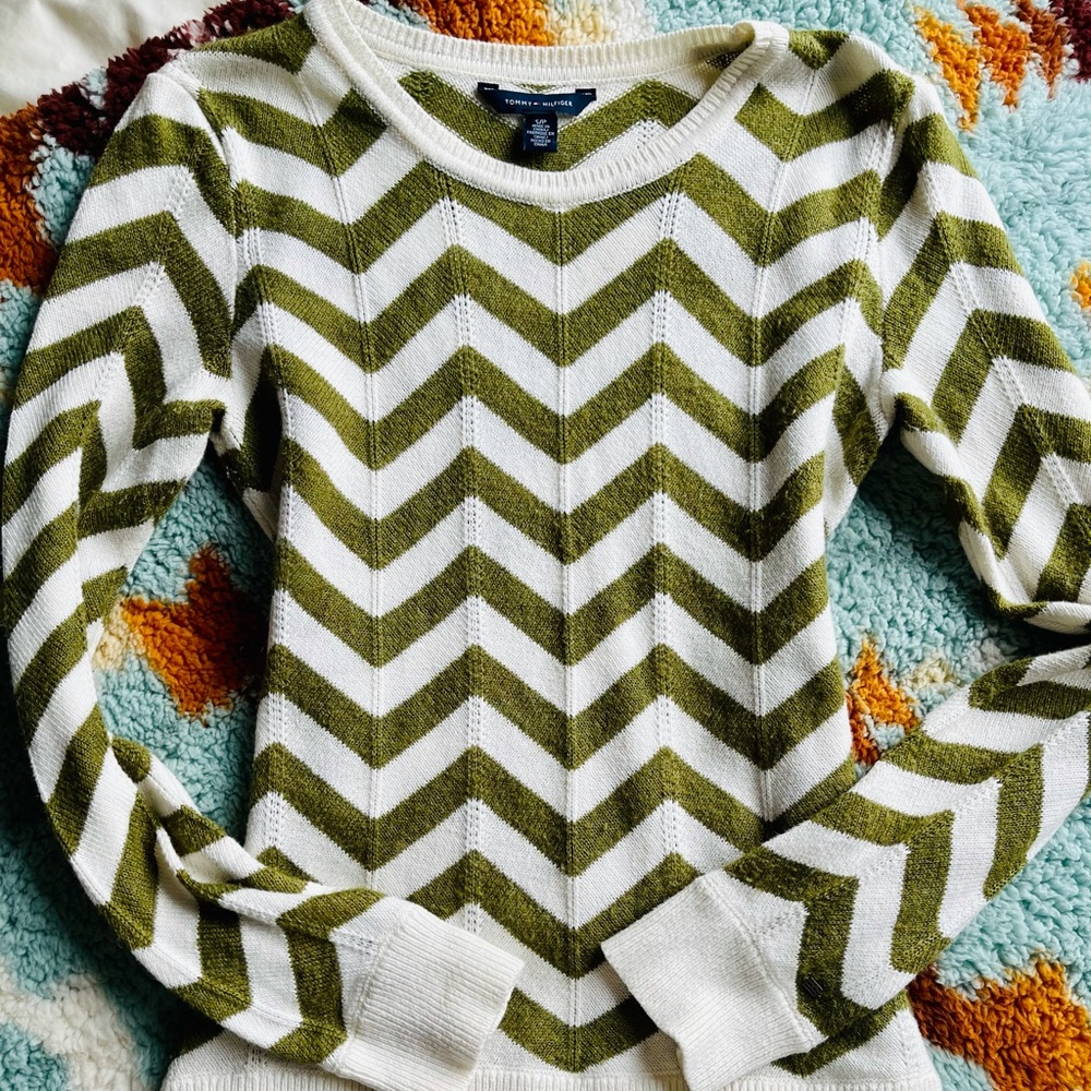 Tommy Hilfiger Crew Neck Womens sweater green and white small saint patricks day